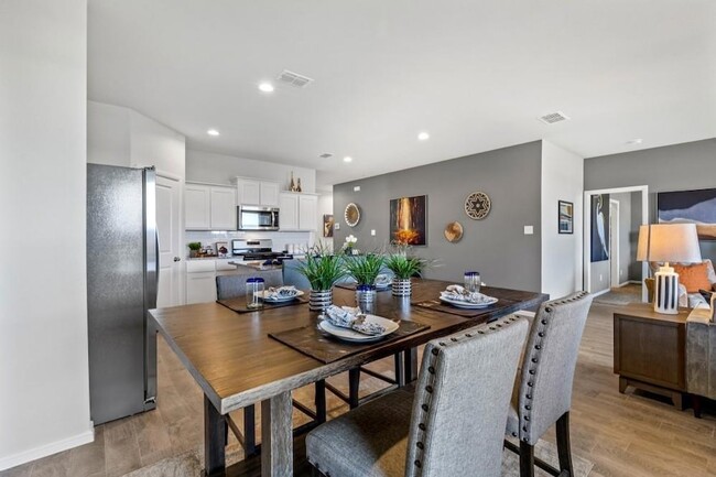 Building Photo - 308 Deserado Dr