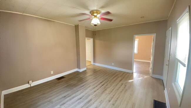 Building Photo - 1709 Webber Ave