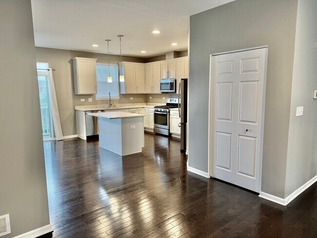 Building Photo - 2953 Madison Dr