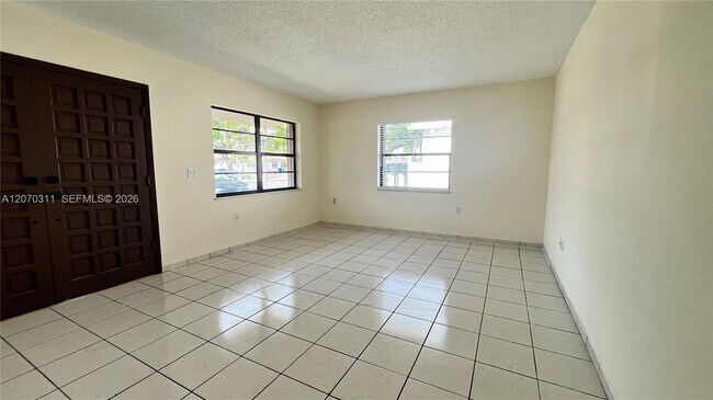 Building Photo - 2820 SW 25th St