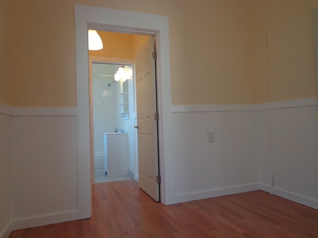 Building Photo - 334 Carolina St