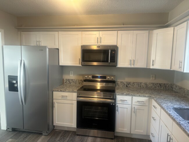 Foto del edificio - Spacious Condo/Townhome over 1900 sqft.