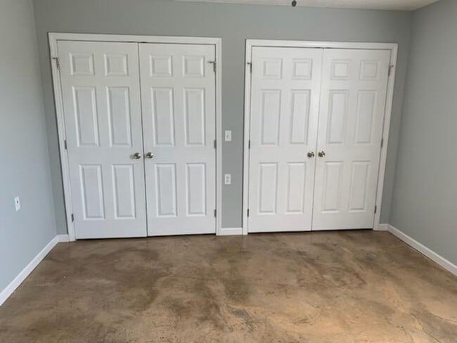 Building Photo - 3 Bedroom 2 Bath 1 Car Garage