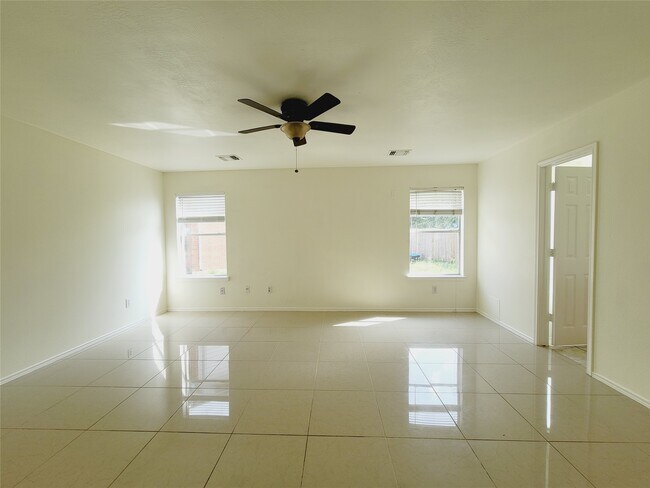 Foto del edificio - 3807 Brook Garden Ln