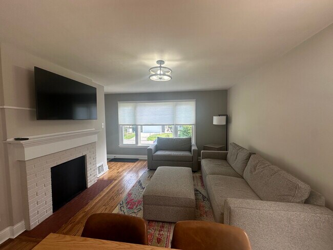 Foto del edificio - 8730 Pine Ave