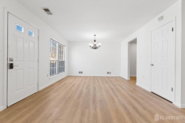 Building Photo - 195 Darwin Ln