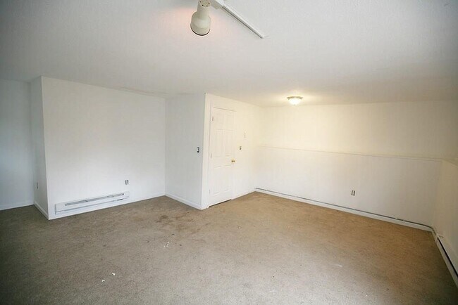 Bedroom before upgrades of 2022 - 75 Lake St