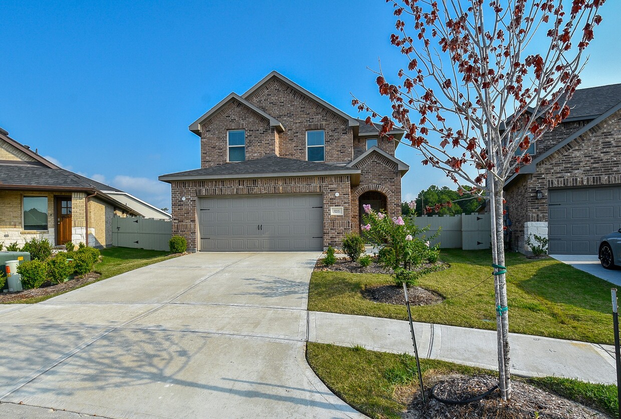 Primary Photo - 9205 Inland Leather Ln