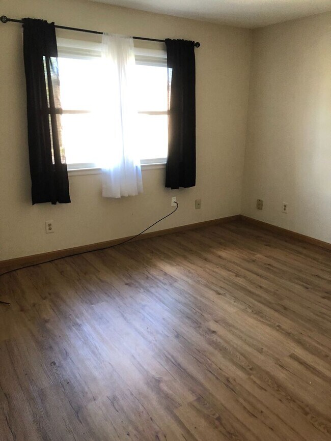 Foto del edificio - 1 Bedroom, 1 Bath Townhouse in LeClaire, IA