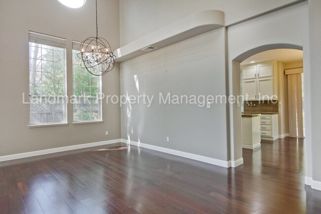 Building Photo - 1385 Longfellow Way