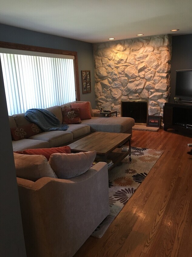 Foto principal - 920 S Vail Ave