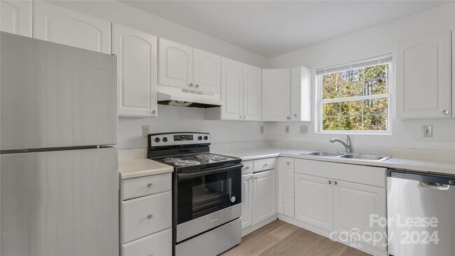 Foto del edificio - 3733 Oakwood Rd