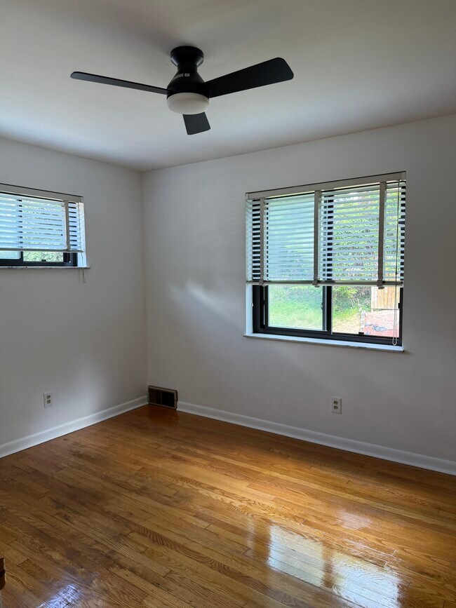Dormitorio 2 - 4222 Century Ln