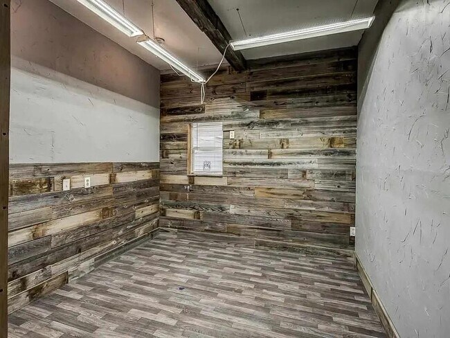 Foto del edificio - 1427 E Broadway St