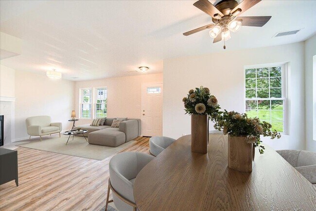 Foto del edificio - 1421 Whispering Hills Dr