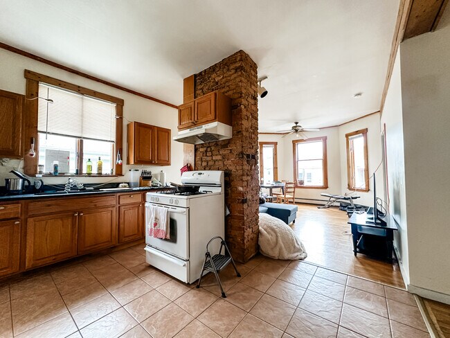 Building Photo - 3 Sachem St