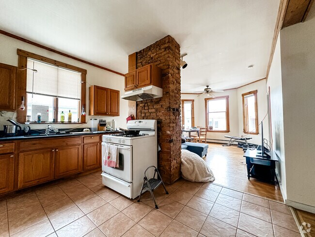Building Photo - 3 Sachem St