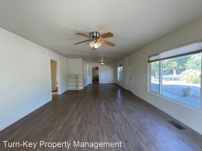 Building Photo - 3 br, 1.5 bath House - 303 Crocker Street