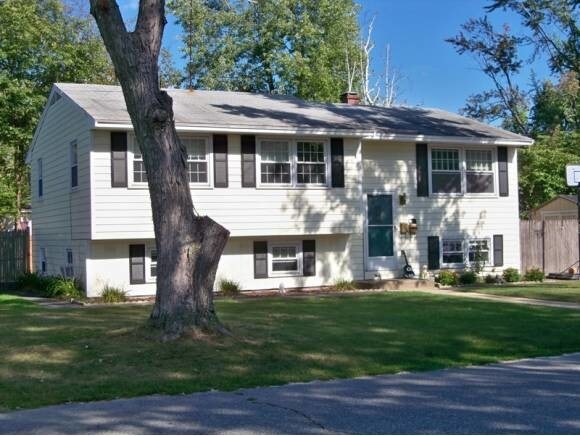 Primary Photo - 4 Kingston Dr