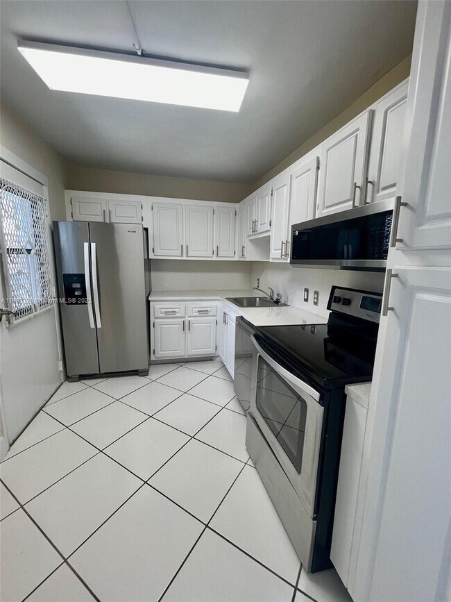 Foto del edificio - 20400 W Country Club Dr