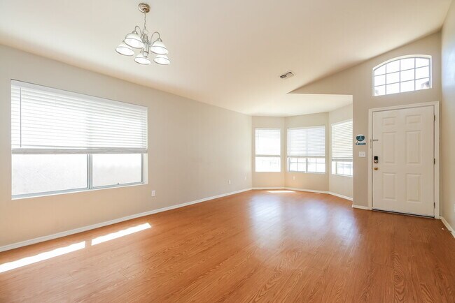 Foto del edificio - 4522 E Scott Ave