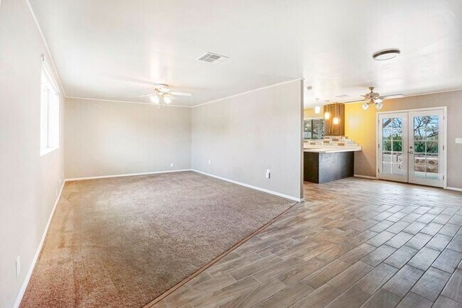 Building Photo - 826 S Sarnoff Dr