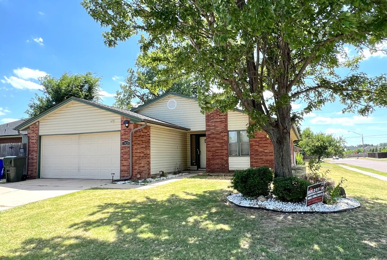 Foto principal - Prime West Norman 3-bed 2-bath 2-car home ...