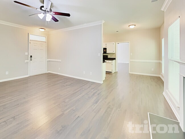 Foto del edificio - 7825 Pence Pond Ln