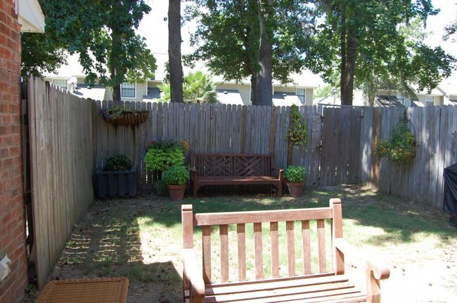 Building Photo - 1454 Nantahala Blvd