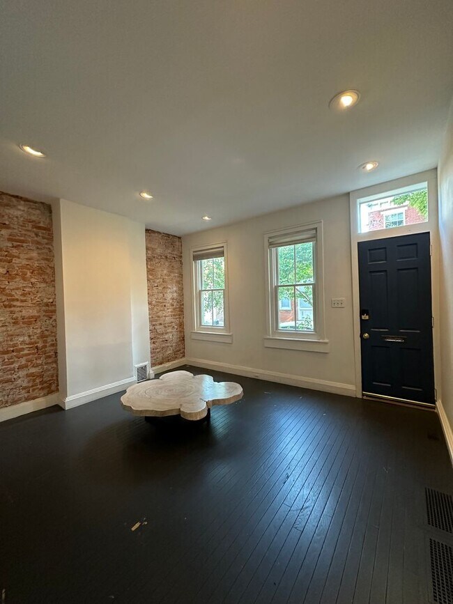 Building Photo - House with large backyard in Fitler Square
