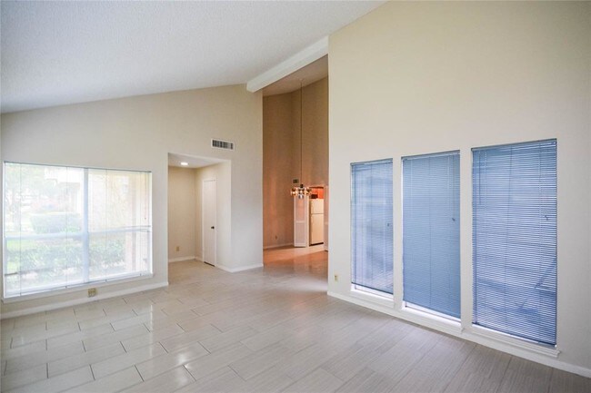 Foto del edificio - 9262 Westwood Village Dr