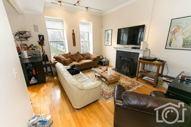 Building Photo - 456 W Armitage Ave