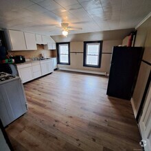 Building Photo - 68 Battey St