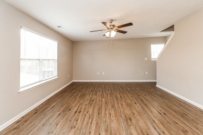 Building Photo - 5015 Patricia Ann Ln
