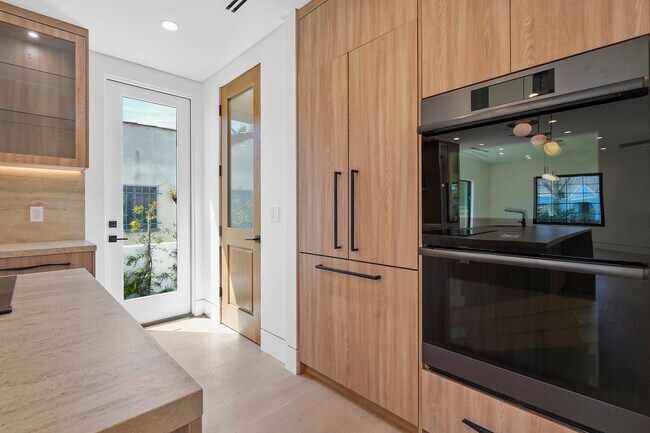 Foto del edificio - 1161 Stearns Dr