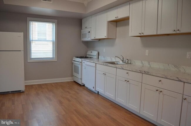 Building Photo - 400 Richey Ave