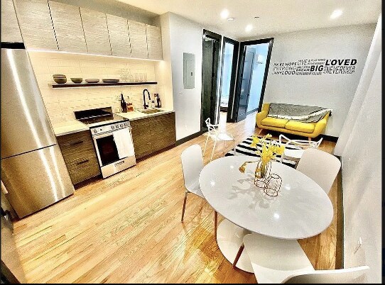 Foto principal - 207 Rochester Ave