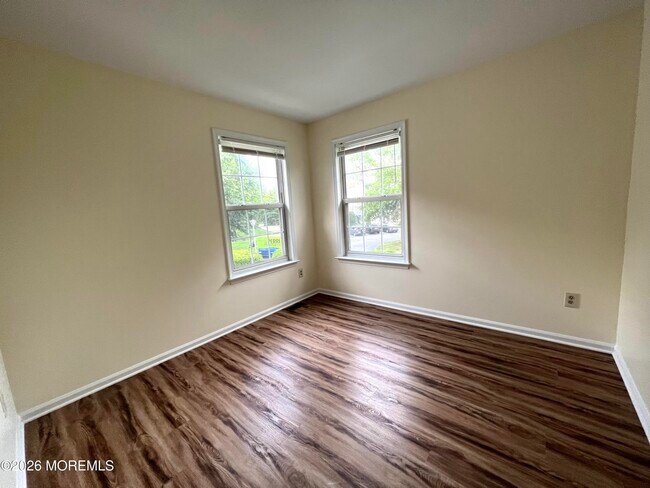 Building Photo - 757 Banyan Ct