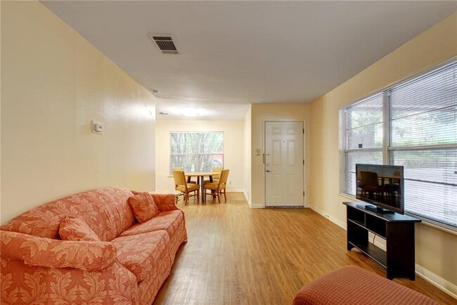 Building Photo - 607 Bellevue Plz
