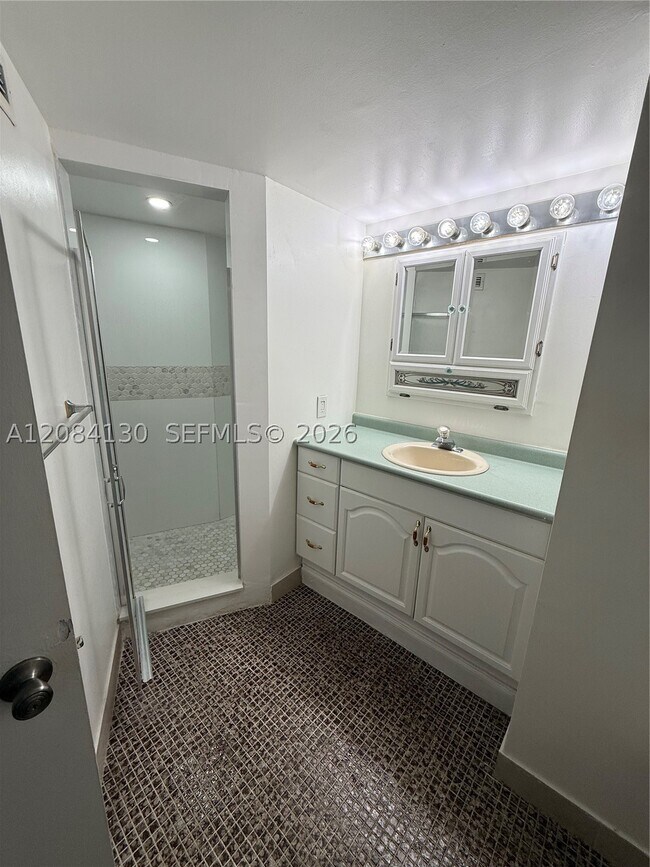 Building Photo - 1351 NE Miami Gardens Dr