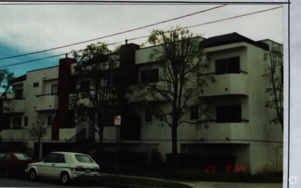 Building Photo - 7302 Eton Ave
