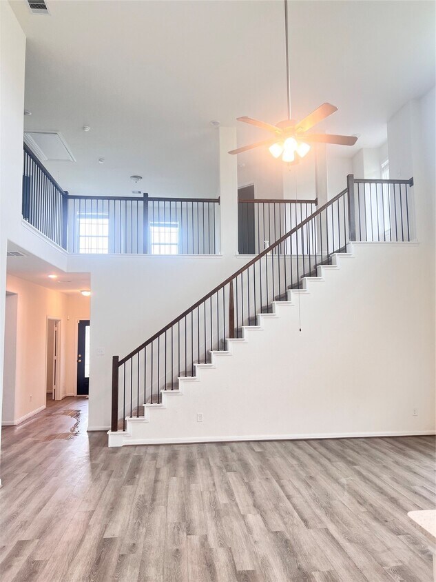 Foto principal - 521 Green Meadows Dr