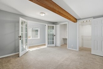 Building Photo - 7819 Bayside Dr Building Photo - 7819 Bayside Dr