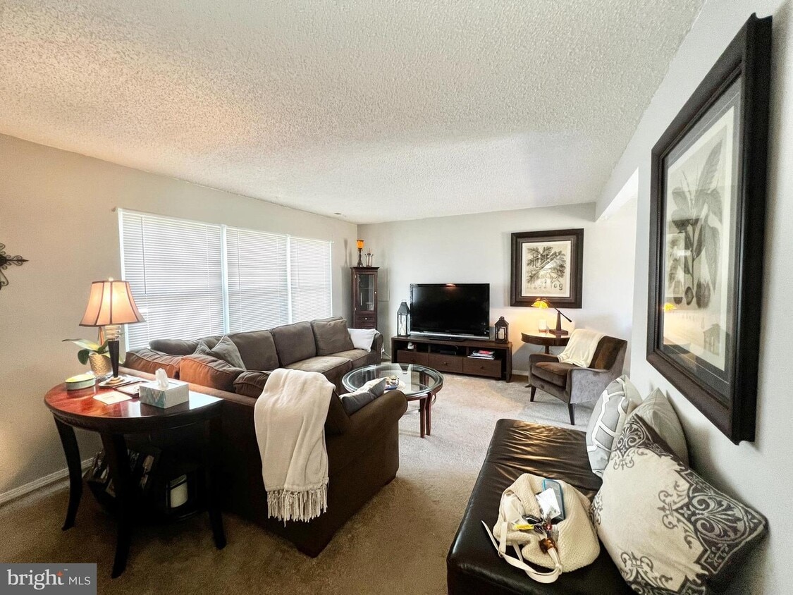 65 Farmhouse Rd, Gloucester Township, NJ 08081 House Rental in