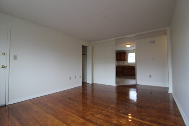 Building Photo - 20 Henderson Dr