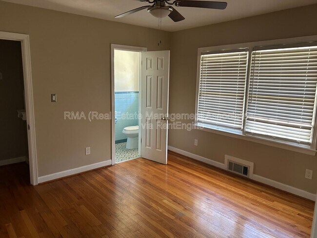 Foto del edificio - 1133 E College St