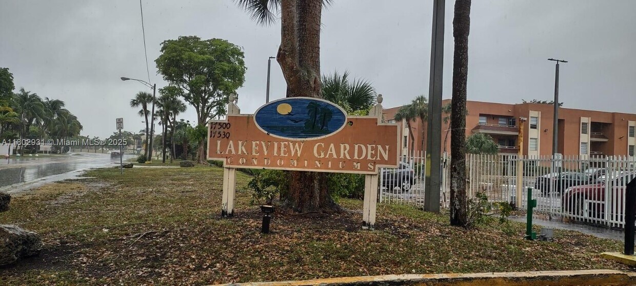 Foto principal - 17500 NW 68th Ave