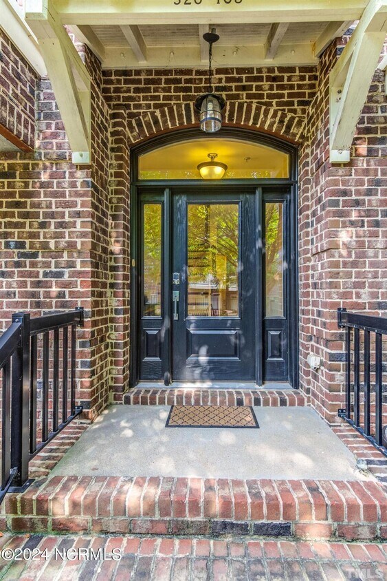 Foto principal - 520 John Haywood Way