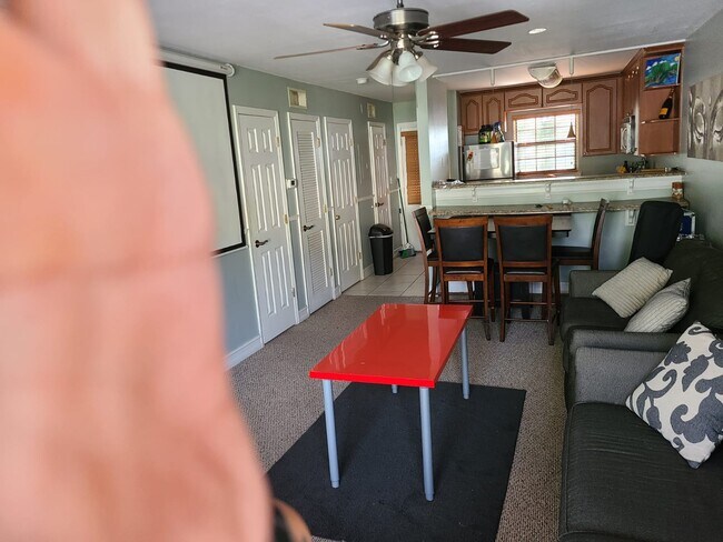 Foto del edificio - 2302 Maki Rd