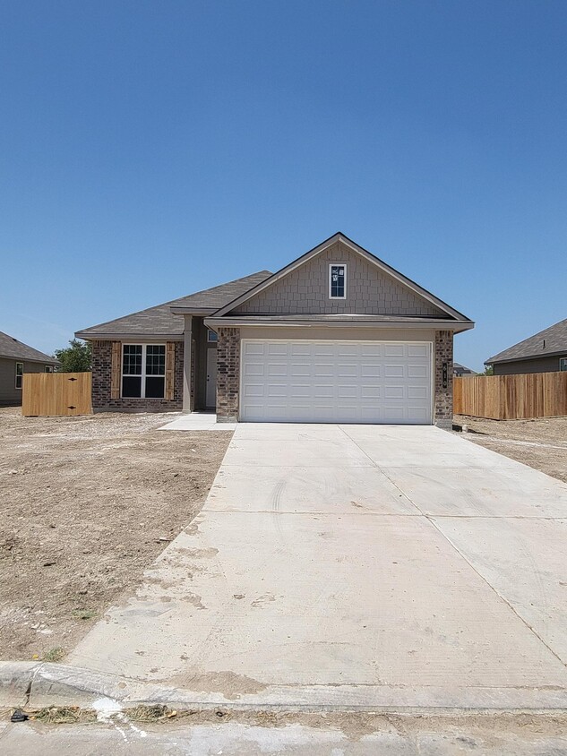 Primary Photo - 610 Hollyhock Dr
